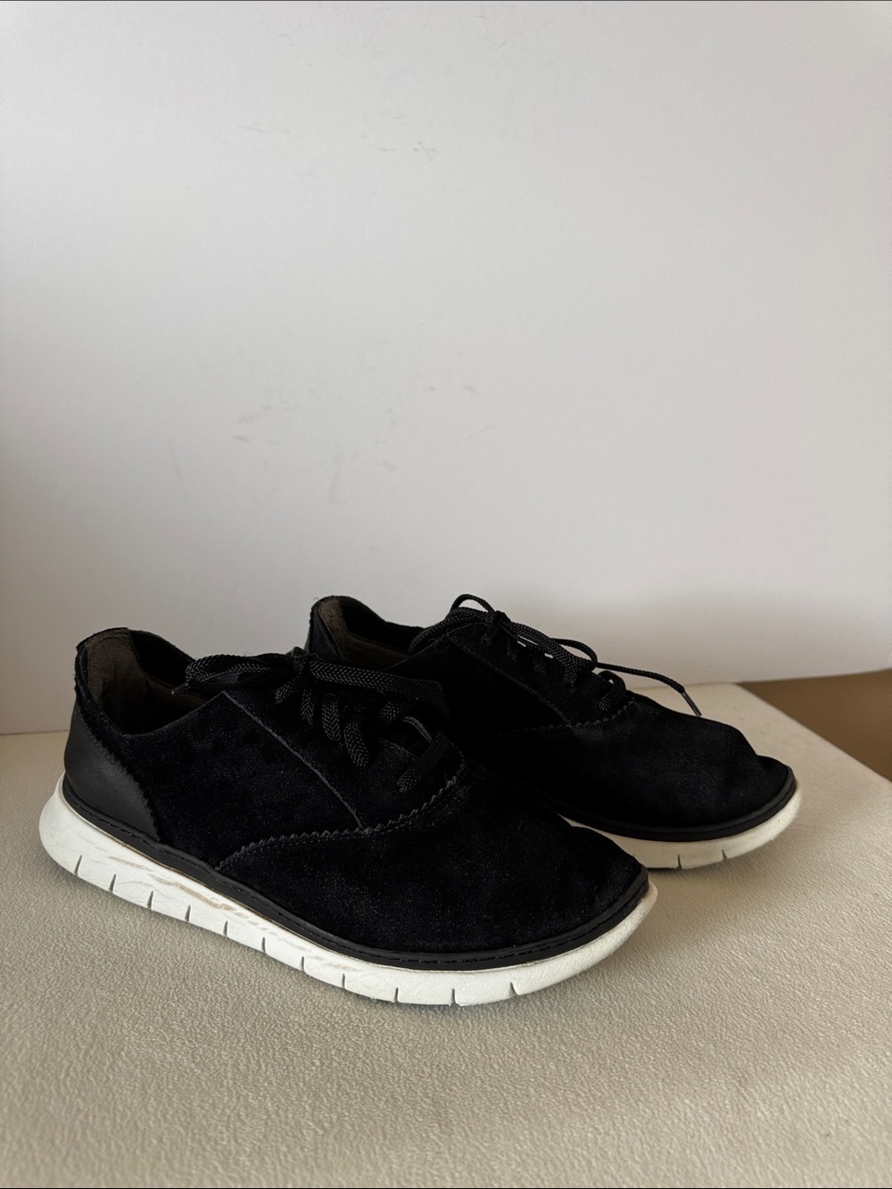 Vionic suede sneakers